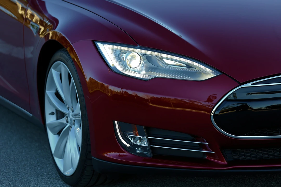 2012 Tesla Model S - Image 21 of 31