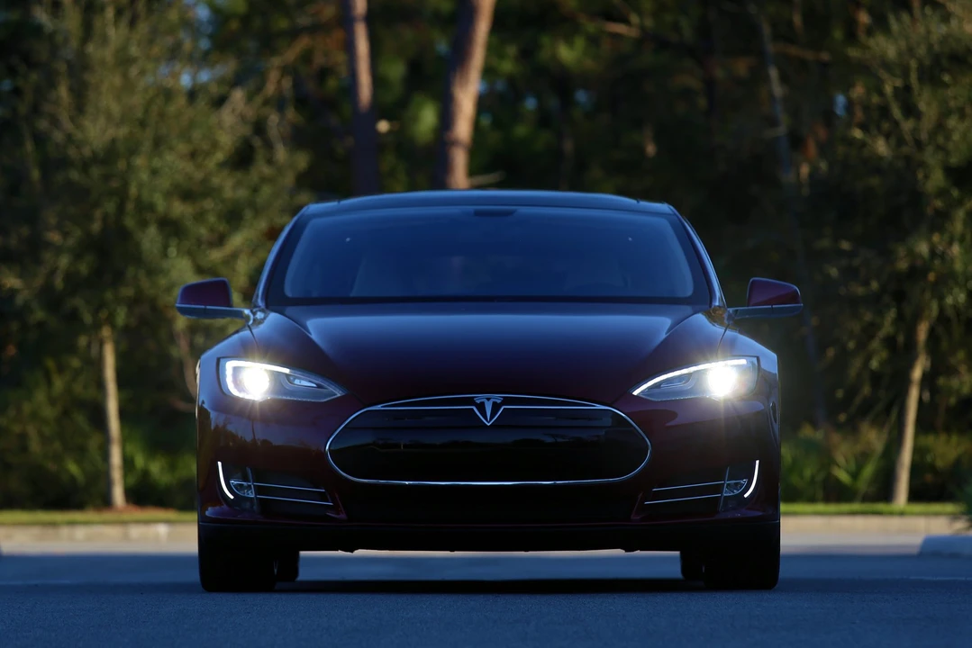 2012 Tesla Model S - Image 16 of 31