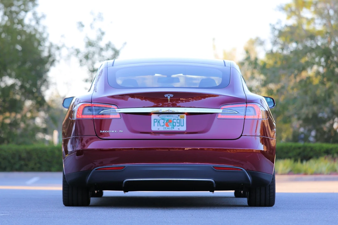 2012 Tesla Model S - Image 11 of 31