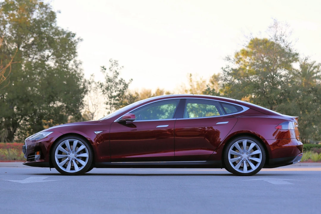 2012 Tesla Model S - Image 12 of 31