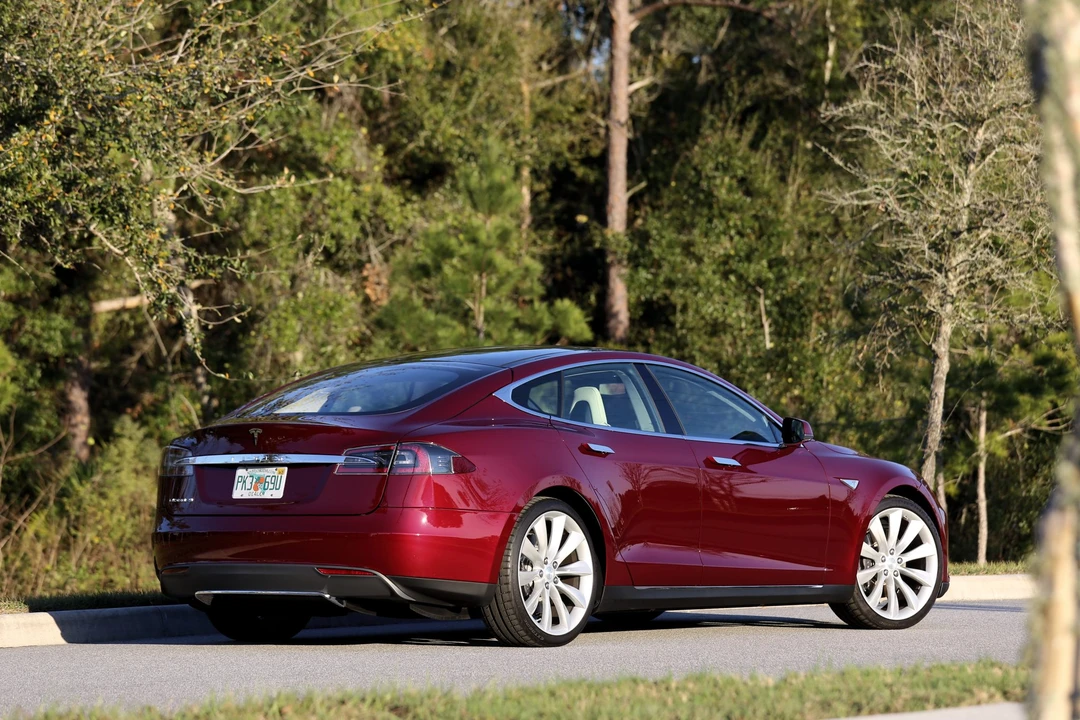 2012 Tesla Model S - Image 8 of 31