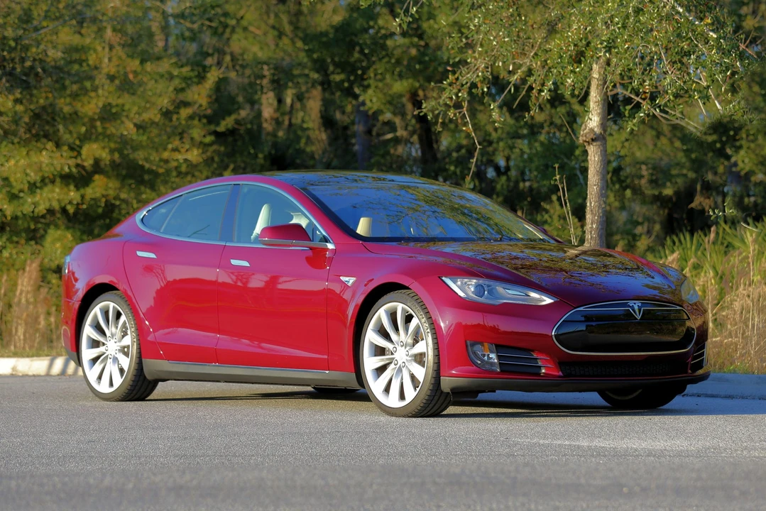 2012 Tesla Model S - Image 2 of 31