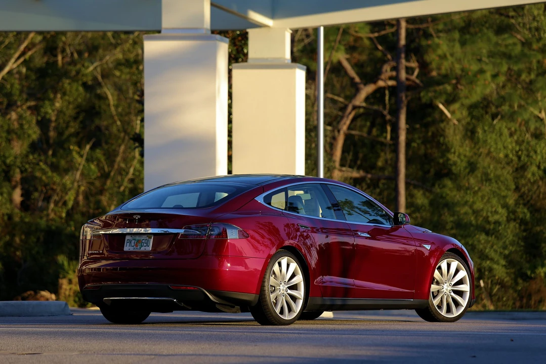 2012 Tesla Model S - Image 9 of 31