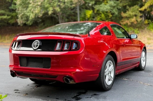 2013 Ford S197 Mustang - Image 2 of 8