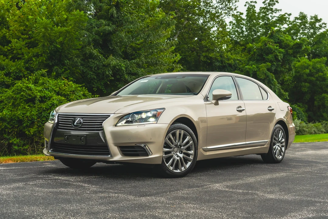 2013 Lexus LS 4th Gen - Image 2 of 31