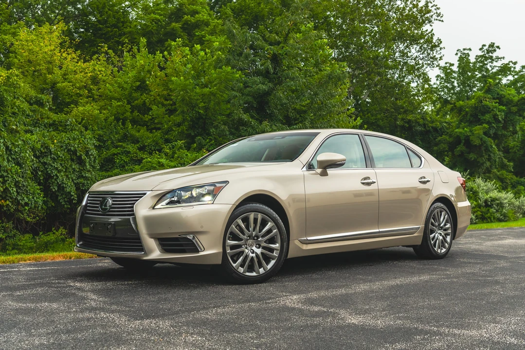 2013 Lexus LS 4th Gen - Image 7 of 31