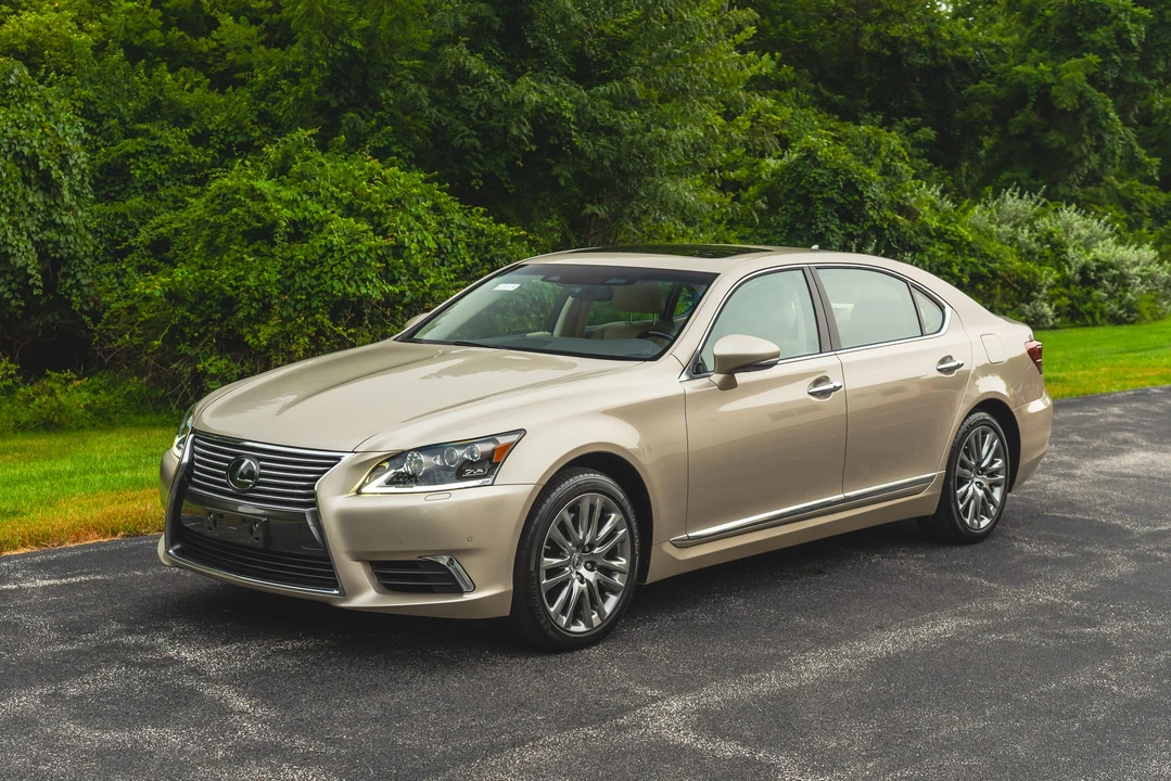 2013 Lexus LS 4th Gen - Image 6 of 31