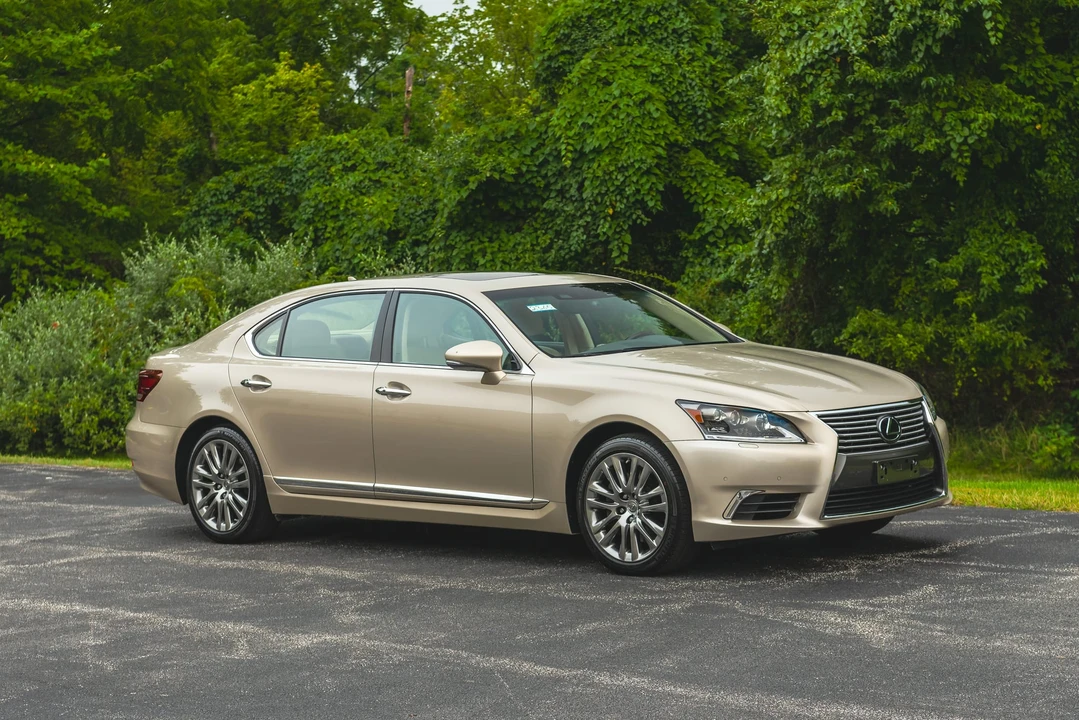 2013 Lexus LS 4th Gen - Image 30 of 31