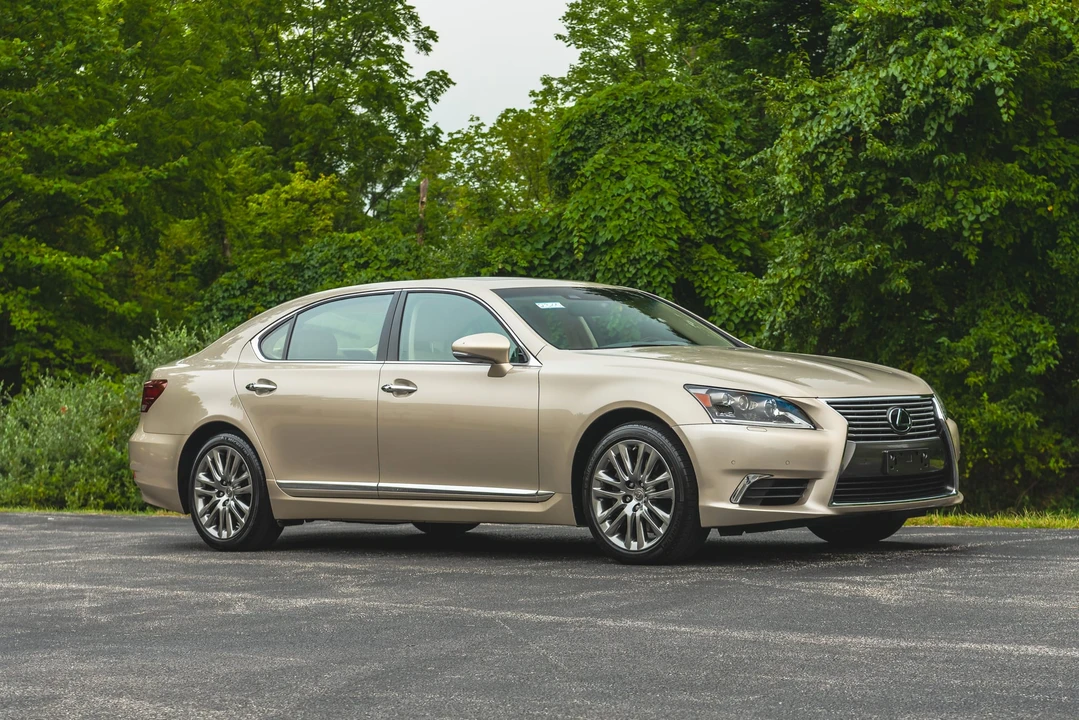 2013 Lexus LS 4th Gen - Image 28 of 31