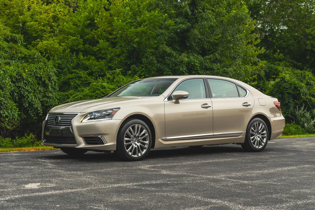 2013 Lexus LS 4th Gen - Image 8 of 31