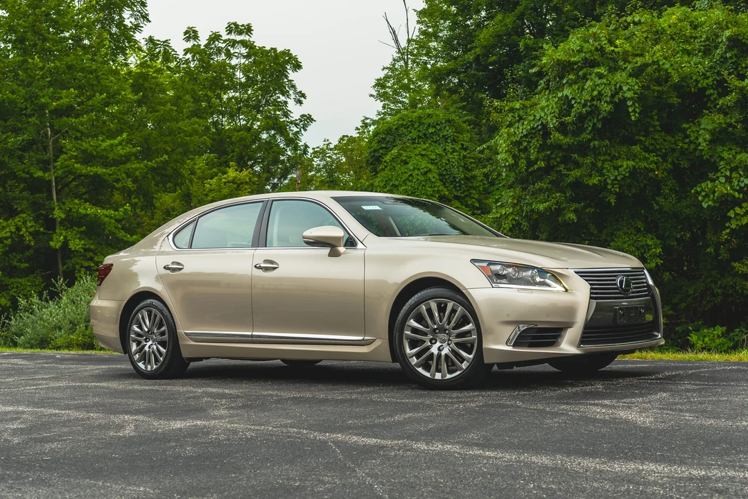 2013 Lexus LS 4th Gen - Image 29 of 31