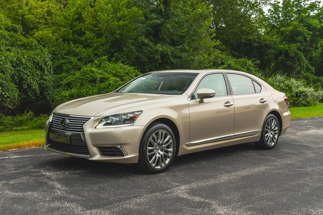 2013 Lexus LS 4th Gen - Image 4 of 31
