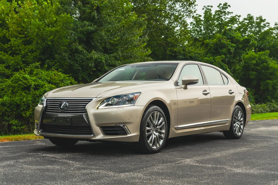 2013 Lexus LS 4th Gen - Image 3 of 31