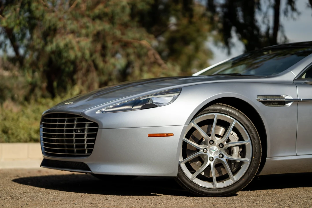 2014 Aston Martin Rapide - Image 11 of 31
