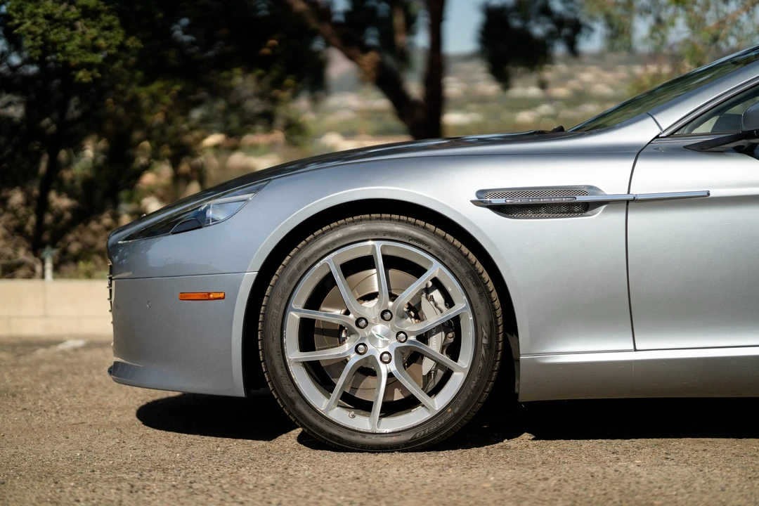 2014 Aston Martin Rapide - Image 12 of 31