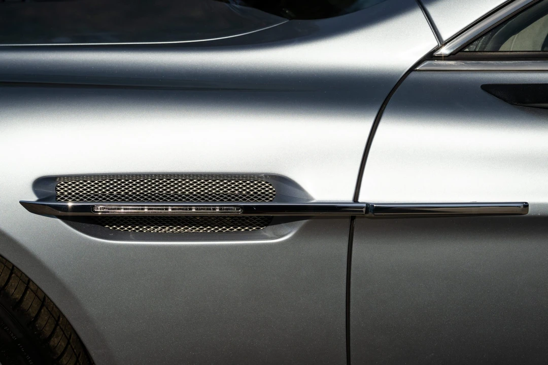 2014 Aston Martin Rapide - Image 24 of 31