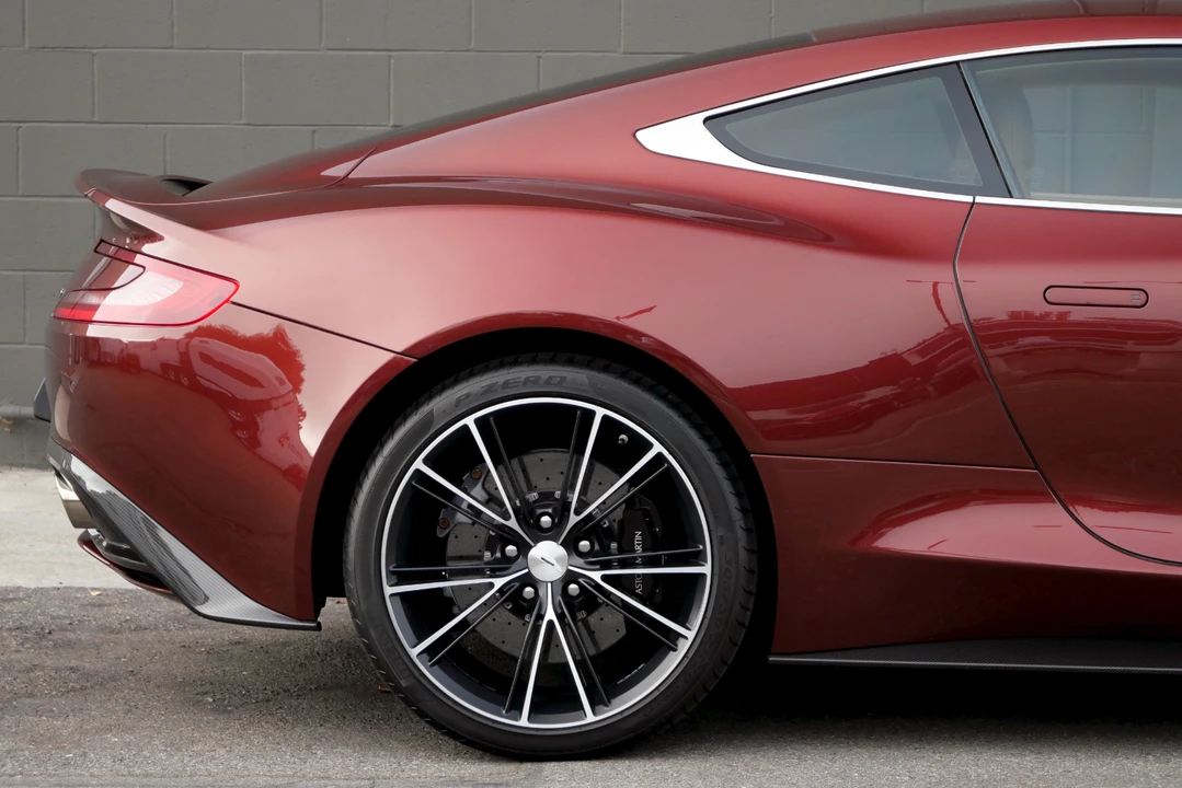 2014 Aston Martin Vanquish 2nd Gen - Image 27 of 31