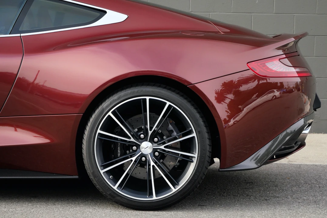 2014 Aston Martin Vanquish 2nd Gen - Image 24 of 31
