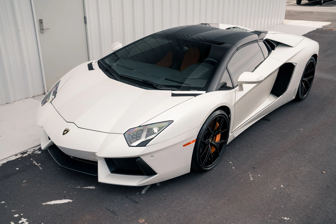 2014 Lamborghini Aventador LP700-4 - Image 2 of 31