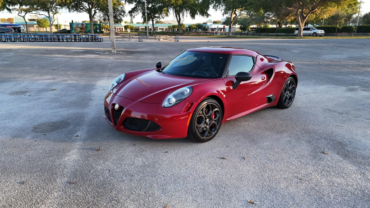 2015 Alfa Romeo 4C Coupe - Image 28 of 31