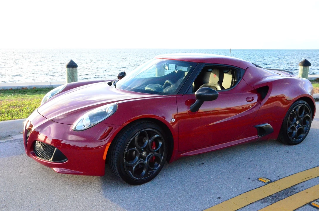 2015 Alfa Romeo 4C Coupe - Image 2 of 31