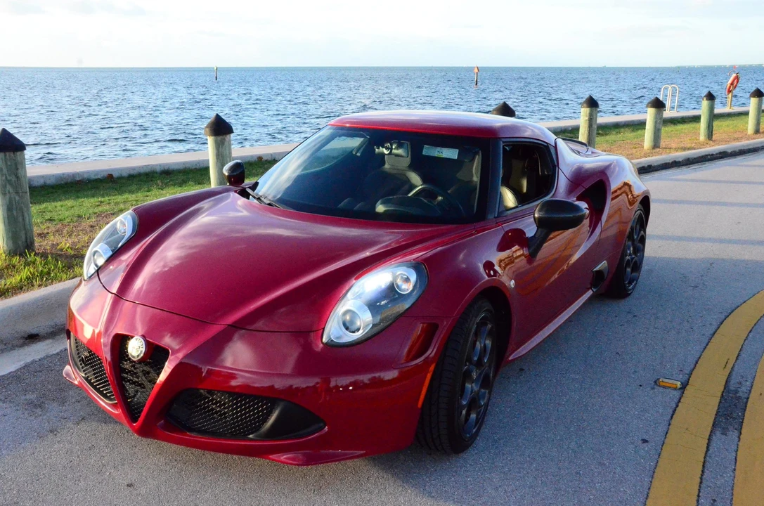 2015 Alfa Romeo 4C Coupe - Image 5 of 31