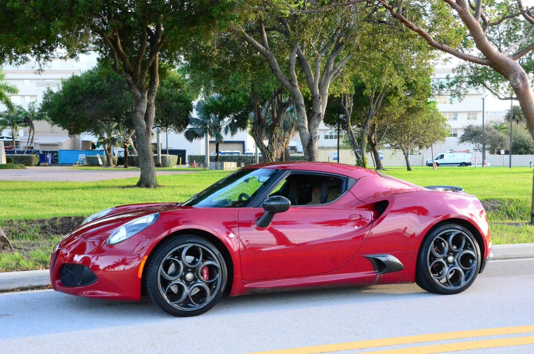 2015 Alfa Romeo 4C Coupe - Image 25 of 31