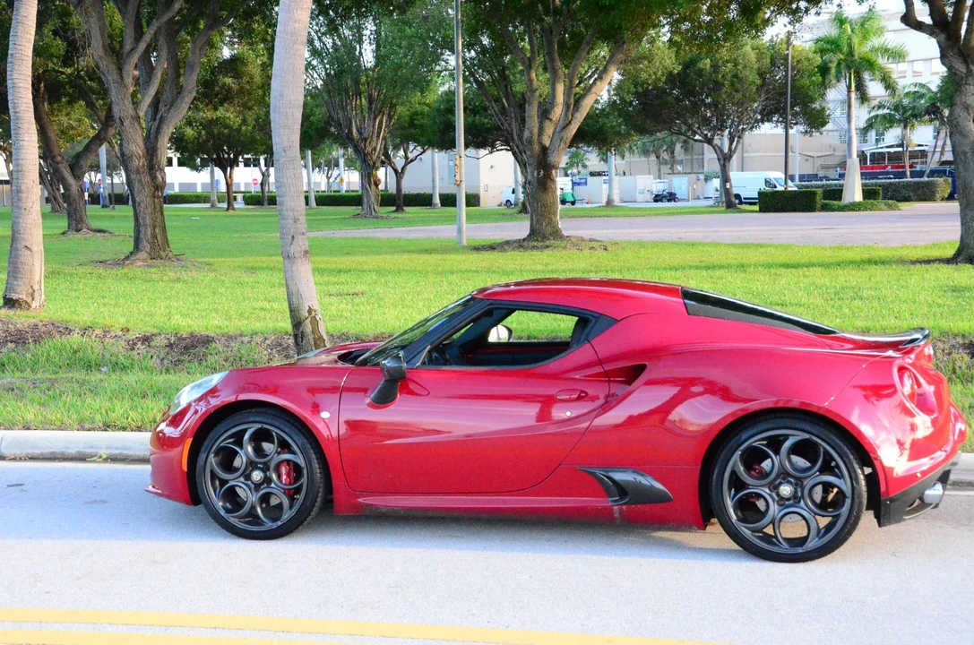 2015 Alfa Romeo 4C Coupe - Image 23 of 31