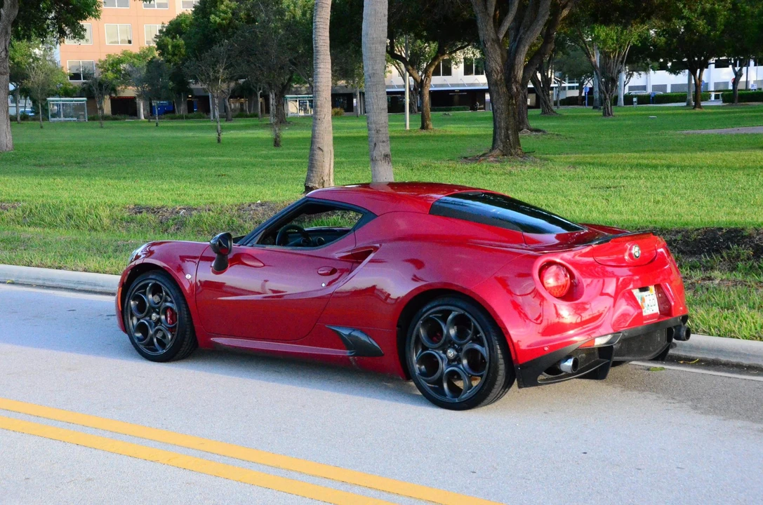 2015 Alfa Romeo 4C Coupe - Image 22 of 31
