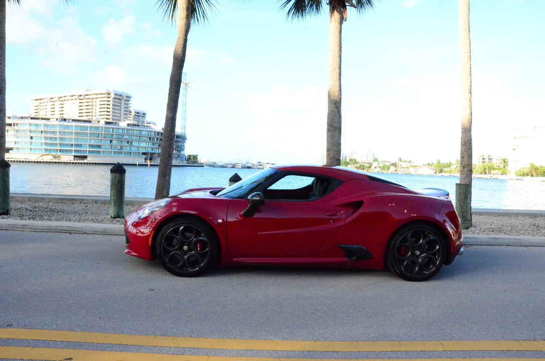 2015 Alfa Romeo 4C Coupe - Image 24 of 31