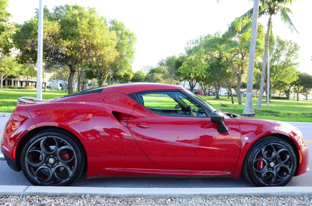 2015 Alfa Romeo 4C Coupe - Image 16 of 31