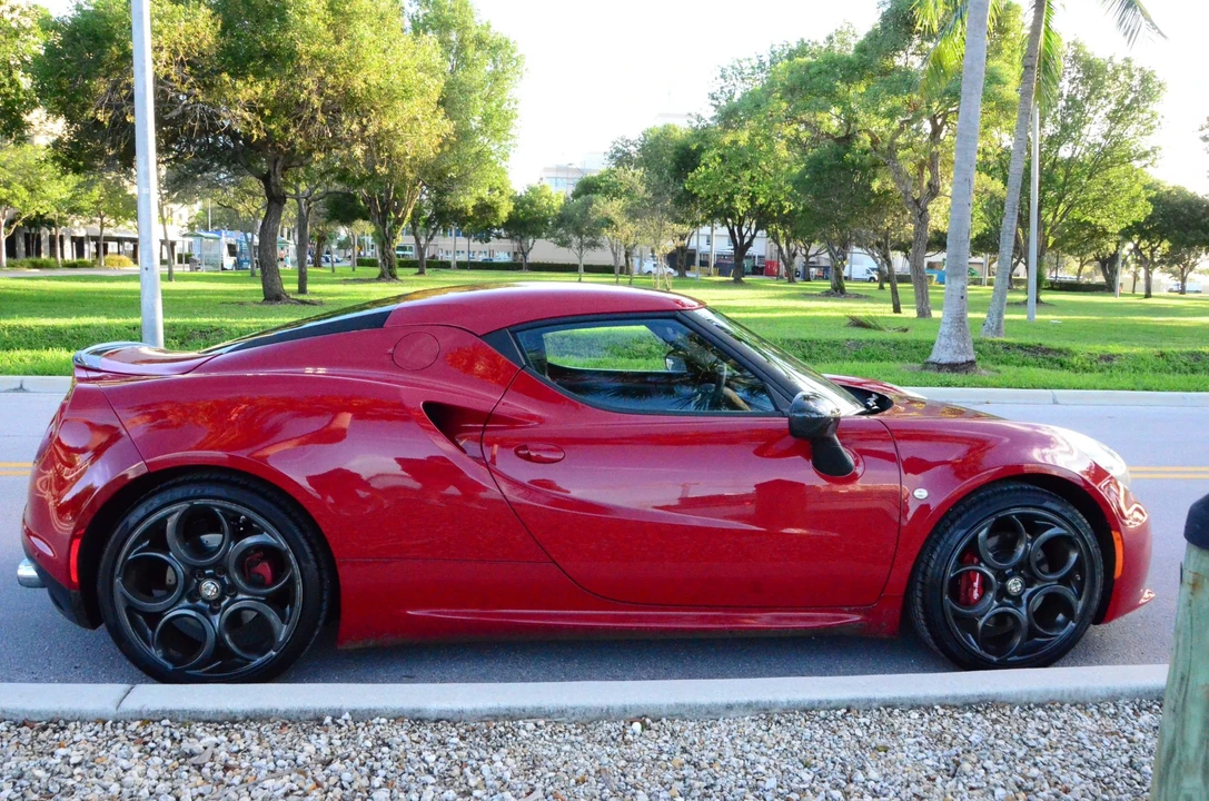 2015 Alfa Romeo 4C Coupe - Image 15 of 31