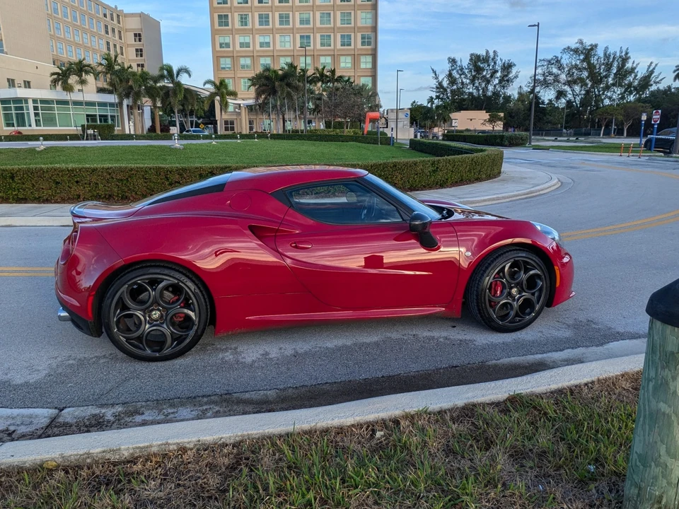 2015 Alfa Romeo 4C Coupe - Image 17 of 31