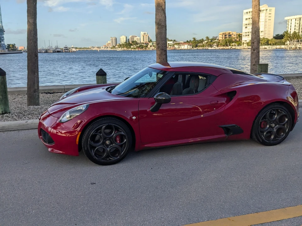 2015 Alfa Romeo 4C Coupe - Image 26 of 31