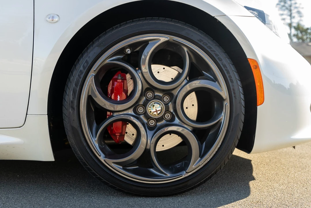 2015 Alfa Romeo 4C Coupe - Image 27 of 31