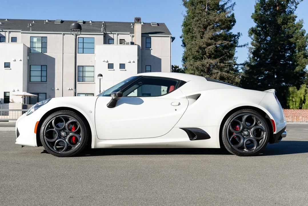 2015 Alfa Romeo 4C Coupe - Image 2 of 31