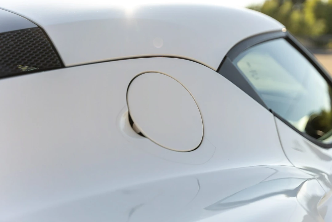 2015 Alfa Romeo 4C Coupe - Image 24 of 31