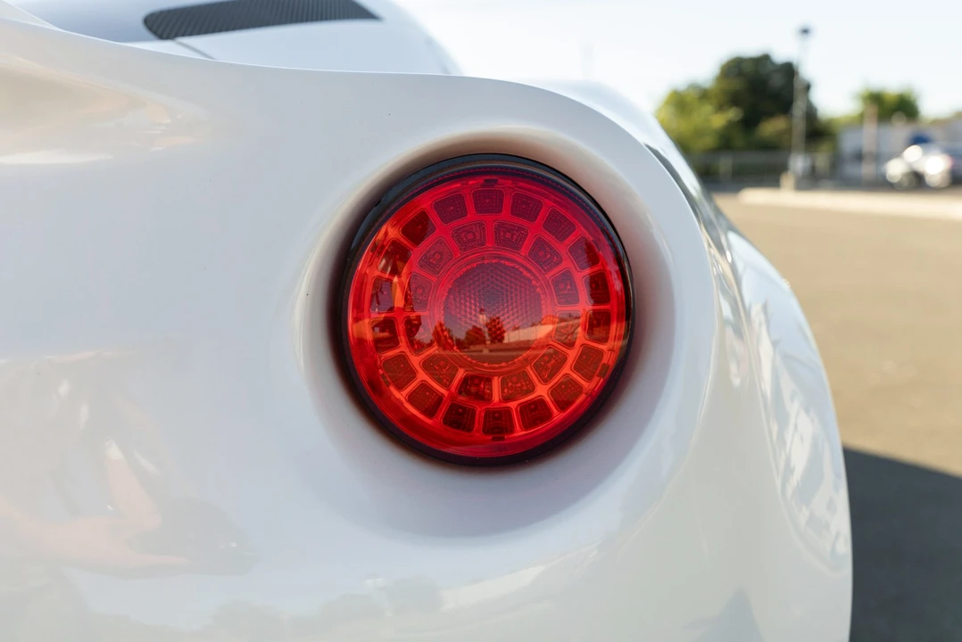 2015 Alfa Romeo 4C Coupe - Image 16 of 31