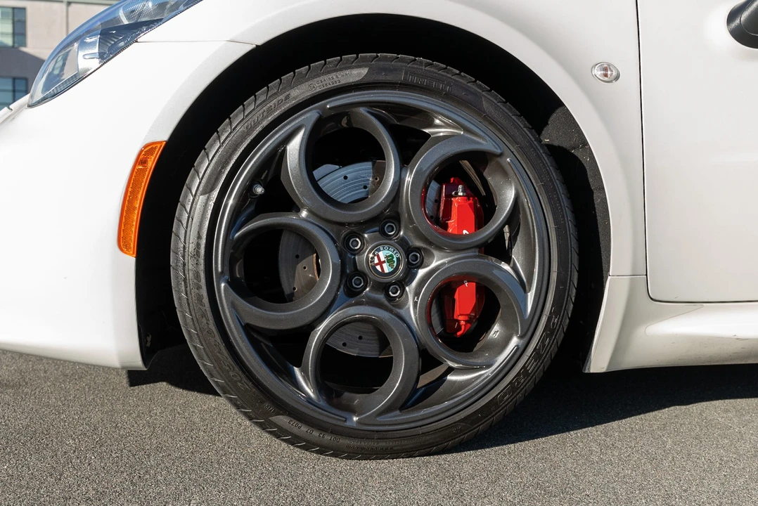 2015 Alfa Romeo 4C Coupe - Image 26 of 31