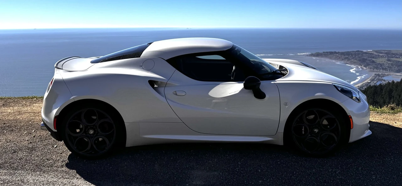 2015 Alfa Romeo 4C Coupe - Image 7 of 31