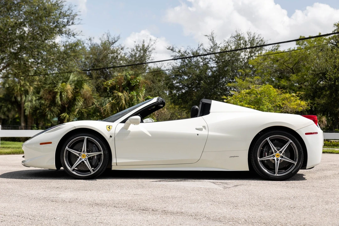 2015 Ferrari 458 Spider - Image 11 of 31