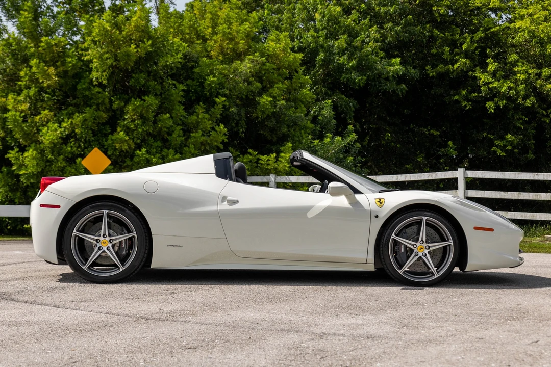 2015 Ferrari 458 Spider - Image 5 of 31