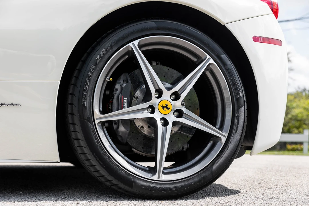 2015 Ferrari 458 Spider - Image 28 of 31
