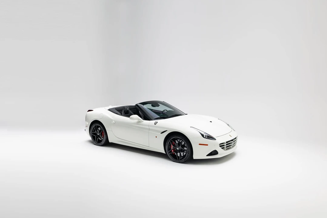 2016 Ferrari California T - Image 2 of 31