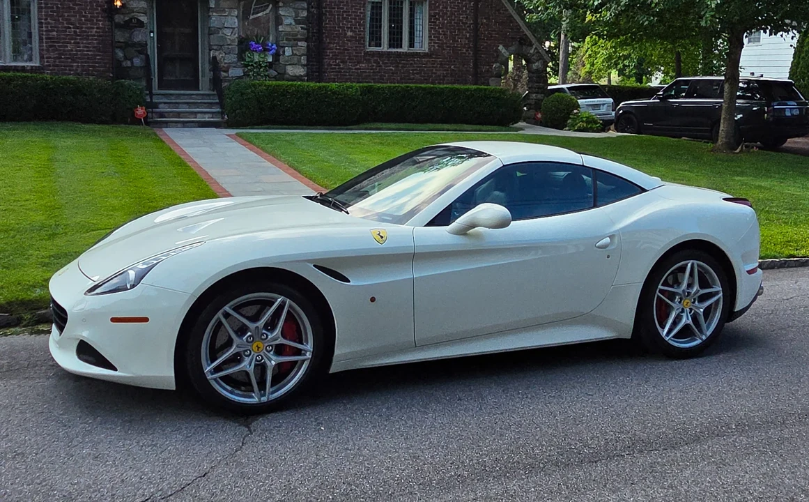 2016 Ferrari California T - Image 5 of 31