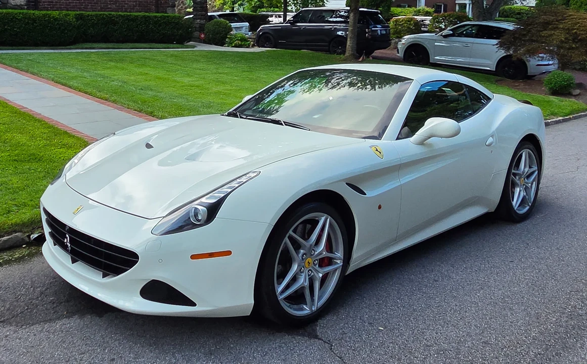 2016 Ferrari California T - Image 3 of 31