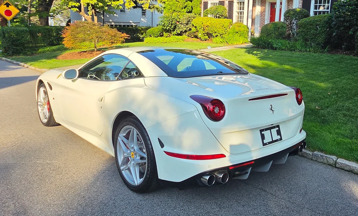 2016 Ferrari California T - Image 14 of 31