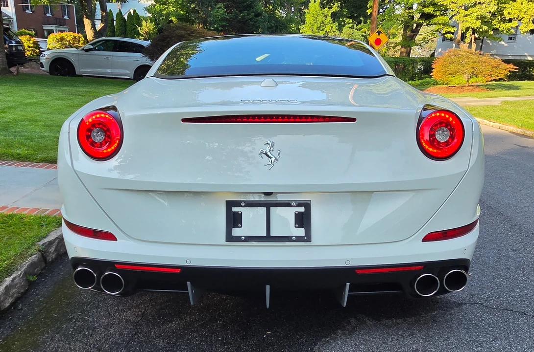 2016 Ferrari California T - Image 17 of 31