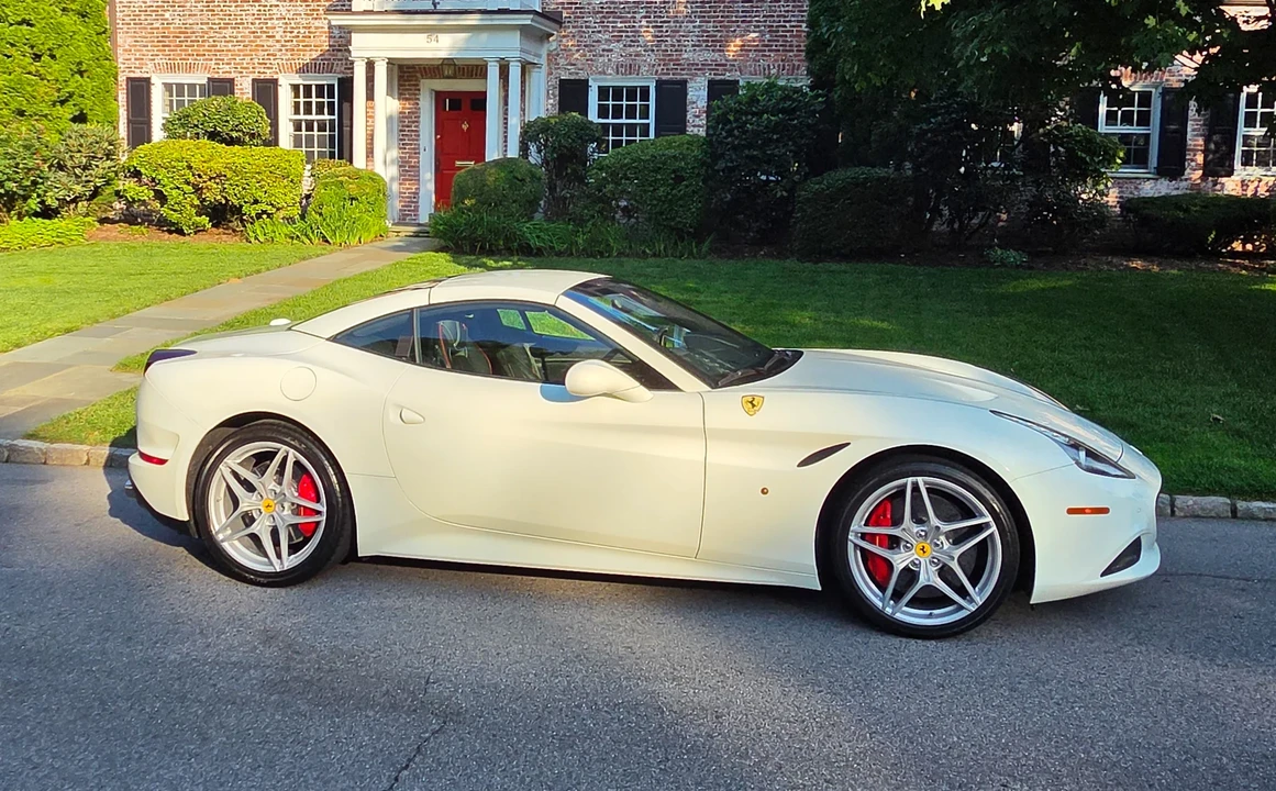 2016 Ferrari California T - Image 30 of 31