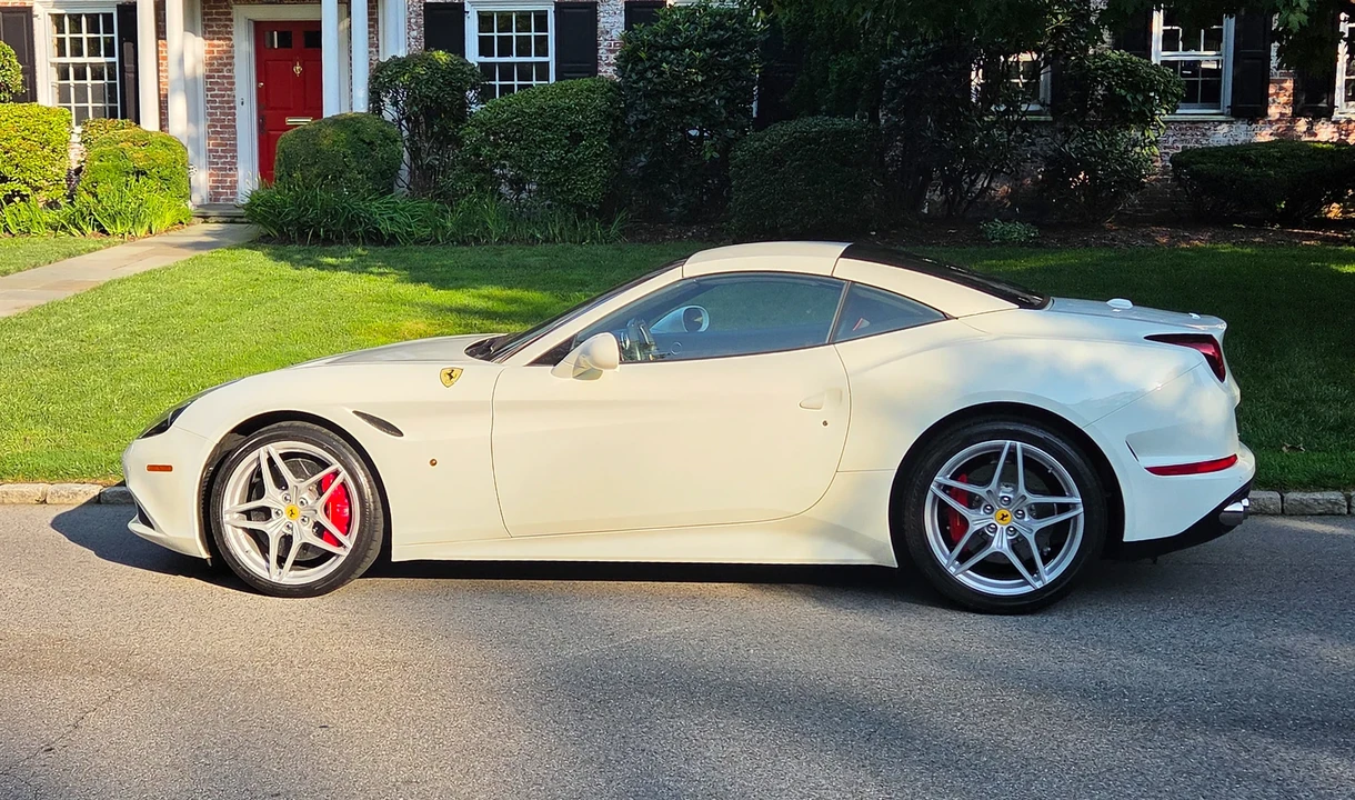 2016 Ferrari California T - Image 10 of 31